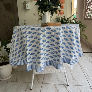 Nappe en coton faite à la main, écologique, taille personnalisée, motif floral classique, durable, lavable, pour célébrations, fêtes et événements - Product Image 1