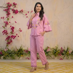 Ensemble deux pièces en coton brodé floral rose pour femme, col chemise, manches trois quarts cloche, coupe ample, tenue décontractée d'été - Product Image 3