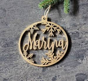 Adorno Navideño Circular de Madera con Nombre Marina, Diseño de Copo de Nieve Cortado con Láser, Decoración Rústica para Pared del Hogar - Product Image 1