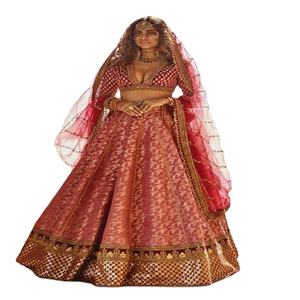 Ensemble de mariée en Georgette de soie avec broderie riche, comprenant Lehenga, Choli, Dupatta et Blouse à motif floral, Prix de gros - Product Image 1