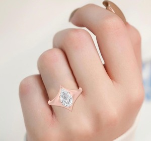 Élégante bague en or rose avec diamant de laboratoire 1,91 CTW, taille poire, solitaire, halo, pour fiançailles, bijoux fins, cadeau pour femme - Product Image 1