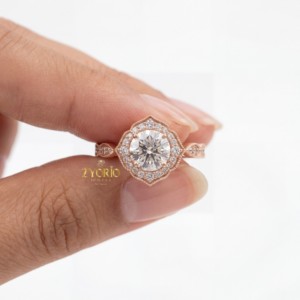 Anillo de compromiso vintage de plata de ley 925 con halo de corte redondo y diamantes Milgrain, delicado regalo nupcial para ella - Product Image 4