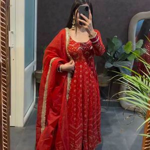 Vestido vintage de georgette grueso con bordado de lentejuelas y dupatta, largo hasta el suelo, corte regular, de secado rápido, ideal para fiestas. - Product Image 1