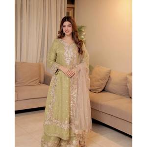Ensemble haut et bas de soirée de créateur avec dupatta, taille XL - pour des tenues élégantes - Product Image 3