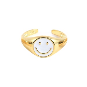 Bague avec un smiley souriant, bijou pour le visage, support en or véritable 14k, émail jaune, perle en acier inoxydable, 2021 - Product Image 1