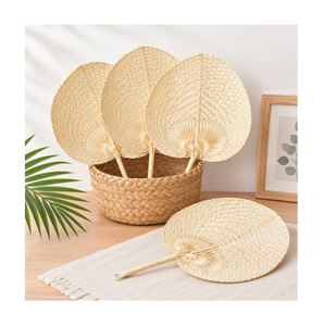 Éventail en bambou tissé à la main, style feuille de palmier, éventail traditionnel d'été à tenir à la main - Product Image 1