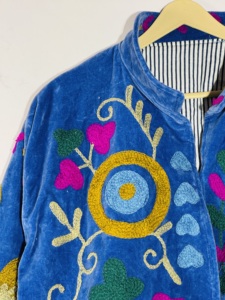 Veste Suzani en velours bleu brodée • Manteau bohème floral multicolore • Fait main pour festival • Vintage - Product Image 2