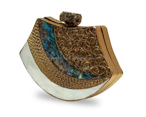 Bolso de Mano de Lujo Mother Pearl con Forro de Terciopelo, Estructura de Alambre, Decoración de Pedrería, Cierre de Broche, 4 Pulgadas, Ideal para Fiestas y Bodas - Product Image 3