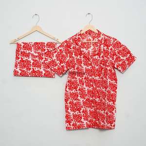 Elegante Conjunto de Pijama Corto para Mujer, 100% Algodón Puro, Transpirable, Suave, con Estampado Digital, Cuello en V, Cierre con Cordón, Mangas Cortas - Product Image 5