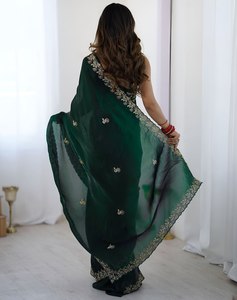 Sari moderne pour femme en tissu satiné doux avec broderie de sequins et motif en relief, séchage rapide, toutes saisons, idéal pour mariages et occasions festives - Product Image 4