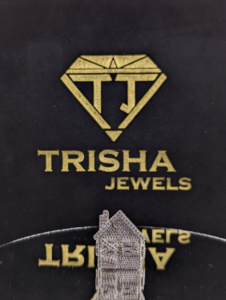 Anillo de Diamantes Moissanite VVS con Forma de Casa, Plata de Ley 925, Totalmente Cubierto de Diamantes, Joyería Hip Hop Personalizada de Trisha Jewels - Product Image 1