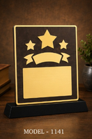 Plaque décorative motif étoile modèle 1141 avec bannière gravée et base noire pour événement d'entreprise