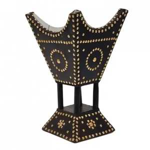 Brûleur d'encens arabe Mabkhara en bois luxueux orné de clous avec motifs circulaires dorés et support à quatre piliers pour le Bukhoor - Product Image 1