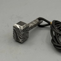 Porte-clés artisanal classique en acier Damas écologique, style marteau Mjolnir, breloque industrielle de style exécutif