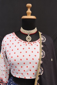 Conjunto de Lehenga Choli de Diseño Exclusivo para Novia, con Estampado Digital y Trabajo Artesanal con Espejos, para Bodas y Fiestas, para Mujeres Indias - Product Image 4