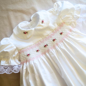 Robe de cérémonie classique pour fille avec smocks et motifs, tenue pour bébés filles, vêtements pour enfants brodés à la main, manches courtes, livraison en 15-20 jours - Product Image 5