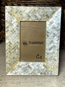 Marco de Fotos de Lujo con Incrustaciones de Madreperla, Diseño Creativo y Hecho a Mano por Tradebyd - Product Image 4
