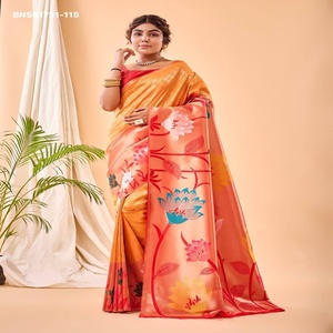 Colección Premium de Seda Paithani Pura con Patrón de Cuadros, Tejido Zari y Tejido Floral Grande, Pallu y Borde para Saree, Moda Femenina - Product Image 1