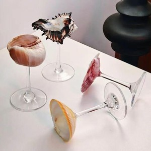 Verre à vin élégant avec motif coquillage, idéal pour ajouter une touche côtière discrète à toute mise en place de table. - Product Image 5