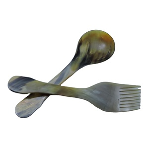 Serveur de salade en corne de design moderne noir naturel fabriqué en inde par SCI exportateur accessoires de cuisine gadgets de cuisine - Product Image 1