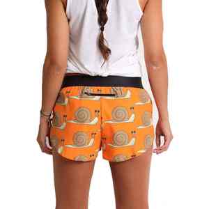 Short de course pour femme haute performance avec découpes géométriques modernes, zones respirantes et système d'évaporation amélioré - Product Image 2