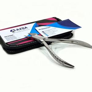 Coupe-ongles portable en acier inoxydable à pointe fine pour la manucure et la pédicure, idéal pour les soins des pieds. - Product Image 6