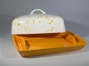 Mantequillera Decorativa con Tapa Moteada, Asa Elevada, Bandeja Ancha para Servir, Acabado Brillante, Elegante Contenedor de Mantequilla para la Cocina - Product Image 2