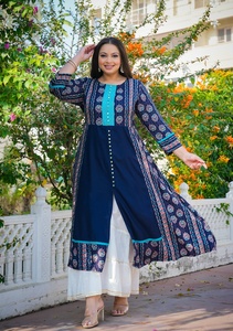 Kurti en rayonne pour femme grande taille, coupe trapèze, imprimé floral bleu, brodé, col rond, manches trois quarts, confortable à porter - Product Image 6
