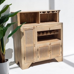 Armoire en bois Vandana Arista Sierra pour des intérieurs et extérieurs modernes et élégants - Product Image 1