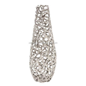 Florero de Metal de Arte Contemporáneo para Decoración de Hogares Elegantes, Florero de Diseño Único Hecho por Zahid Exports - Product Image 1