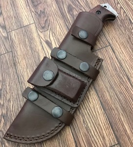 Couteau de camping artisanal de qualité industrielle, personnalisable OEM/ODM, avec lame en acier Damas, manche en bois, étui en cuir et pointe clip. - Product Image 6