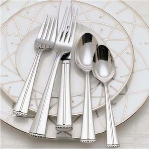 Elegante Juego de Cubiertos Metálicos Contemporáneos, Vajilla Decorativa para una Experiencia Gastronómica Moderna - Product Image 1