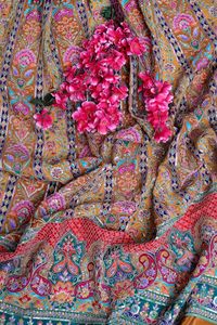 Tela con estampado floral de rayas color camel y borde ornamental para diseño de kurti, material para vestido, tela para ropa étnica. - Product Image 4