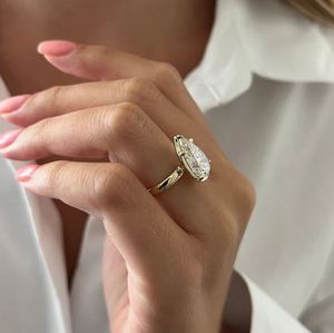 Anillo de Compromiso con Diamante Cultivado en Laboratorio de Corte Pera de 5.0 CT, Engaste de Oro de 14K, Certificado IGI, Regalo de Boda de Lujo para Ella - Product Image 4