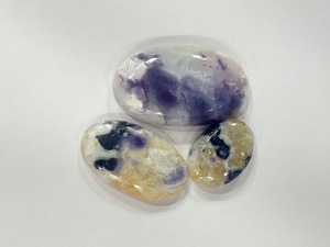 Lot de 10 cabochons en pierre Tiffany violette naturelle, 39g, vente en gros, fournisseur en vrac de pierres précieuses pour les acheteurs chinois - Product Image 4