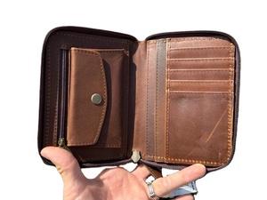 Cartera Unisex de Cuero Genuino Estilo Vintage RFID, Diseño Largo Bohemio a Rayas con Cierre de Cremallera y Adornos Tallados, 5.75x4.5 Pulgadas - Product Image 2