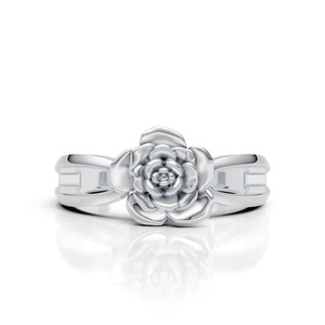 Bague Statement en Moissanite en Argent, Bijou de Luxe Audacieux pour Homme avec Centre Structuré Motif Rose, Plaqué Rhodium - Product Image 1