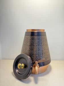Distributeur d'eau en cuivre foncé antique de qualité supérieure, réservoir de 5 L, motif floral damassé gravé, Matka ayurvédique, Matka métallique anti-fuite avec robinet - Product Image 5