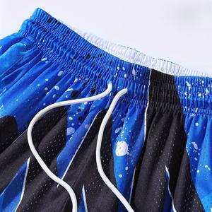 Pantalones Cortos Deportivos de Baloncesto Ligeros y Transpirables de Malla con Estampado Geométrico, Producto Moderno y Transpirable BY RA - Product Image 3