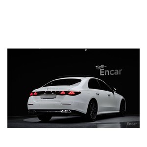 Mercedes-Benz Clase E E200 Avantgarde 2024, 7,631 km, Caja de Cambios Automática, Volante a la Izquierda, Cámara Trasera - Product Image 2