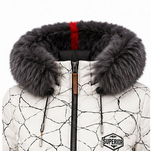 Parka à capuche moderne pour femme avec finition imperméable, chaleur thermique et style streetwear inspiré de la mode contemporaine - Product Image 3