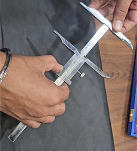 Pied à coulisse standard en acier, laiton et chrome, 0-200 mm, instrument de mesure anthropométrique avec plage de profondeur de 0-50 mm, avec boîte - Product Image 3