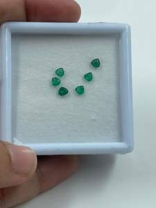 Esmeralda Zambiana de la Mejor Calidad, Corte Trillón, Gema Verde Natural, 0.78 Quilates, 3.50MM, Colgante de Joyería Fina - Product Image 5