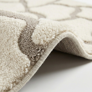 Tapis de salon rectangulaire moderne à poils longs géométriques, gris ivoire, en laine et acrylique tufté, avec envers antidérapant en latex - Product Image 1