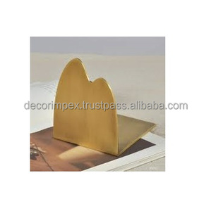 Colección Home Decor Sujetalibros de mesa decorativos de ratán dorado y natural. Hecho de latón y aluminio - Product Image 4