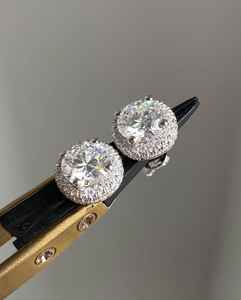 Pendientes de Oro Blanco de 14K con Moissanita Brillante de Corte Redondo y Halo de Diamantes, Joyería Fina Moderna y Minimalista, Regalos de Aniversario para Mujer - Product Image 2