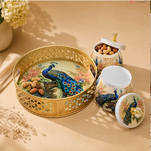Pot blanc avec décorations de lotus artisanales sur pichwai métallique, couvercle élégant avec bouton en cristal, disponible à prix de gros. - Product Image 2