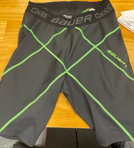 Pantalones Cortos Deportivos B a u e r Core 1.0 |   Ropa Interior de Compresión para la Zona Inguinal, Pantalones Cortos de Hockey, Capa Base para Deportes de Hielo - Product Image 1
