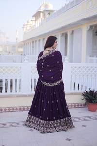 Lehenga Choli Moderno con Bordado Intenso para Mujeres Adultas, Tela Fox Georgette, Ropa de Fiesta, Alta Demanda, Poliéster y Seda, Estilo Indio-Pakistaní - Product Image 4