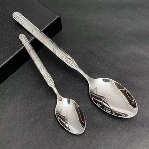 Juego de cubiertos clásico y único de acero inoxidable con asas fabulosas, ideal para usar en escuelas, oficinas y cafeterías. - Product Image 6